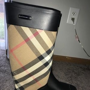 burberry clemence rain boots
